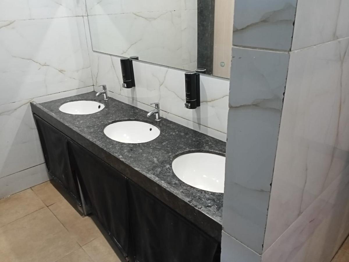 Hotel Amigo Ratlam Ngoại thất bức ảnh